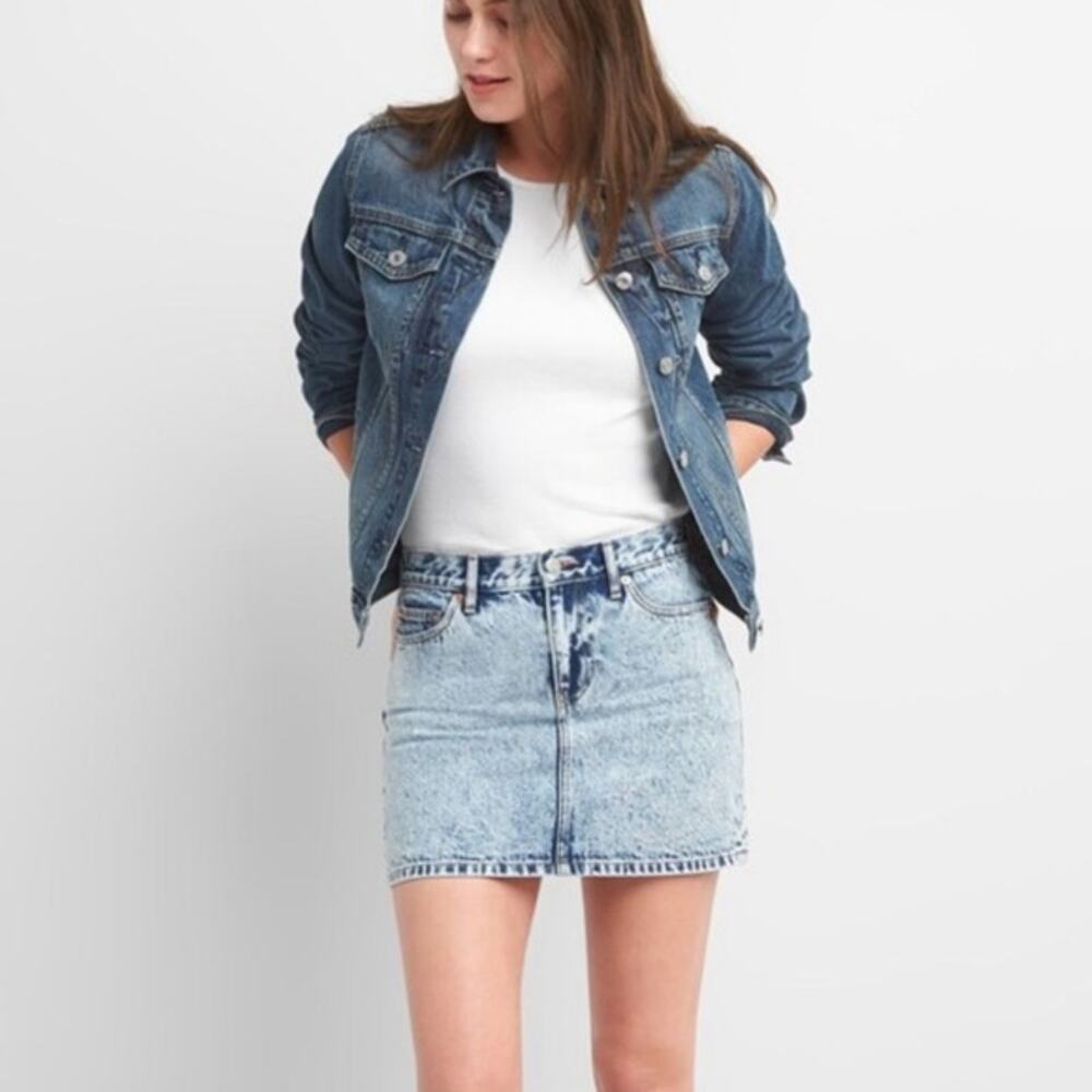 GAP Size 26 5 Pocket Acid Wash Denim Mini Skirt